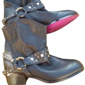 Twiggy London Size 6.5 Studded Leather Booties